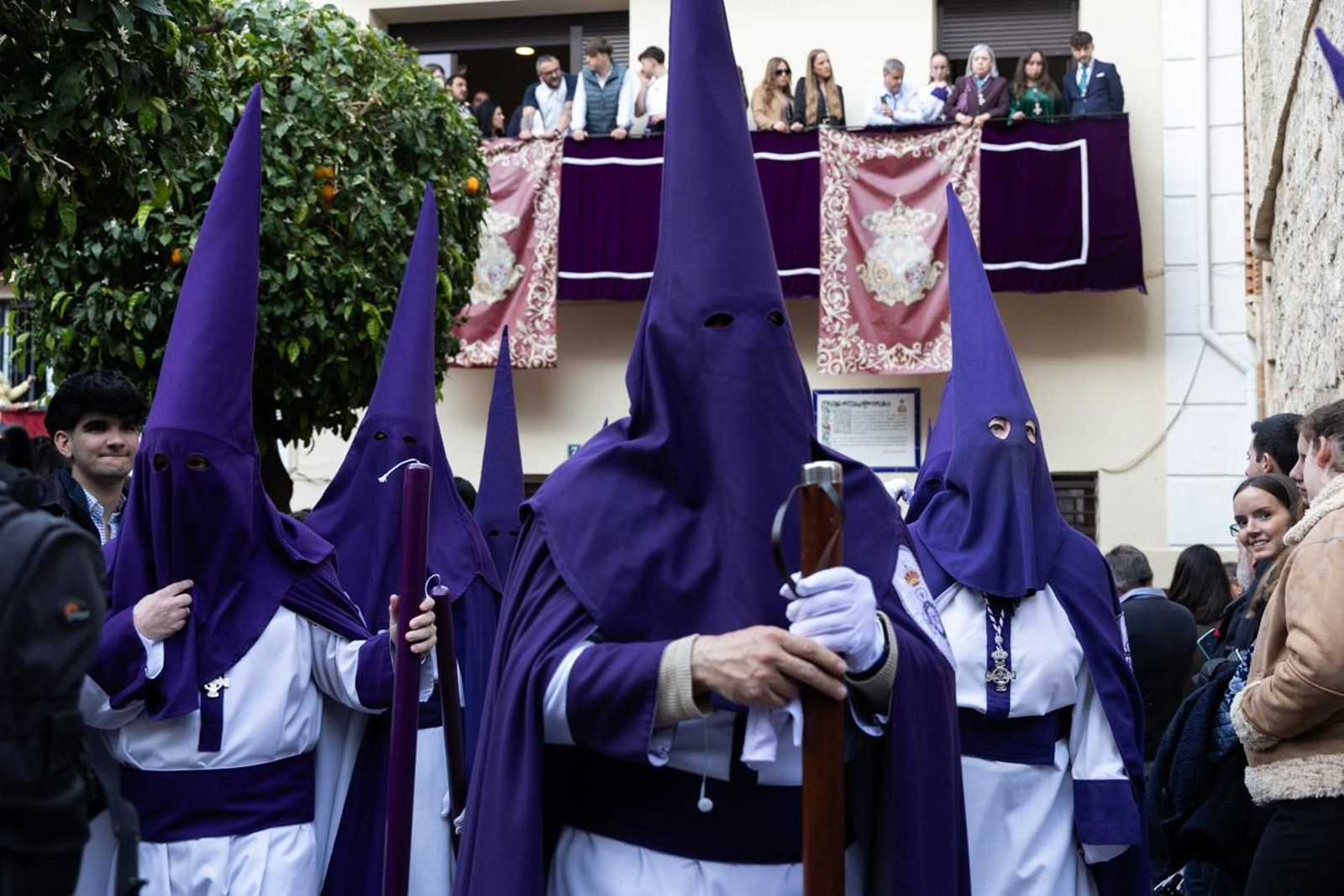 Las cofradías de la Vera Cruz, Expiración y Gran Poder lucen sus cortejos en la calle