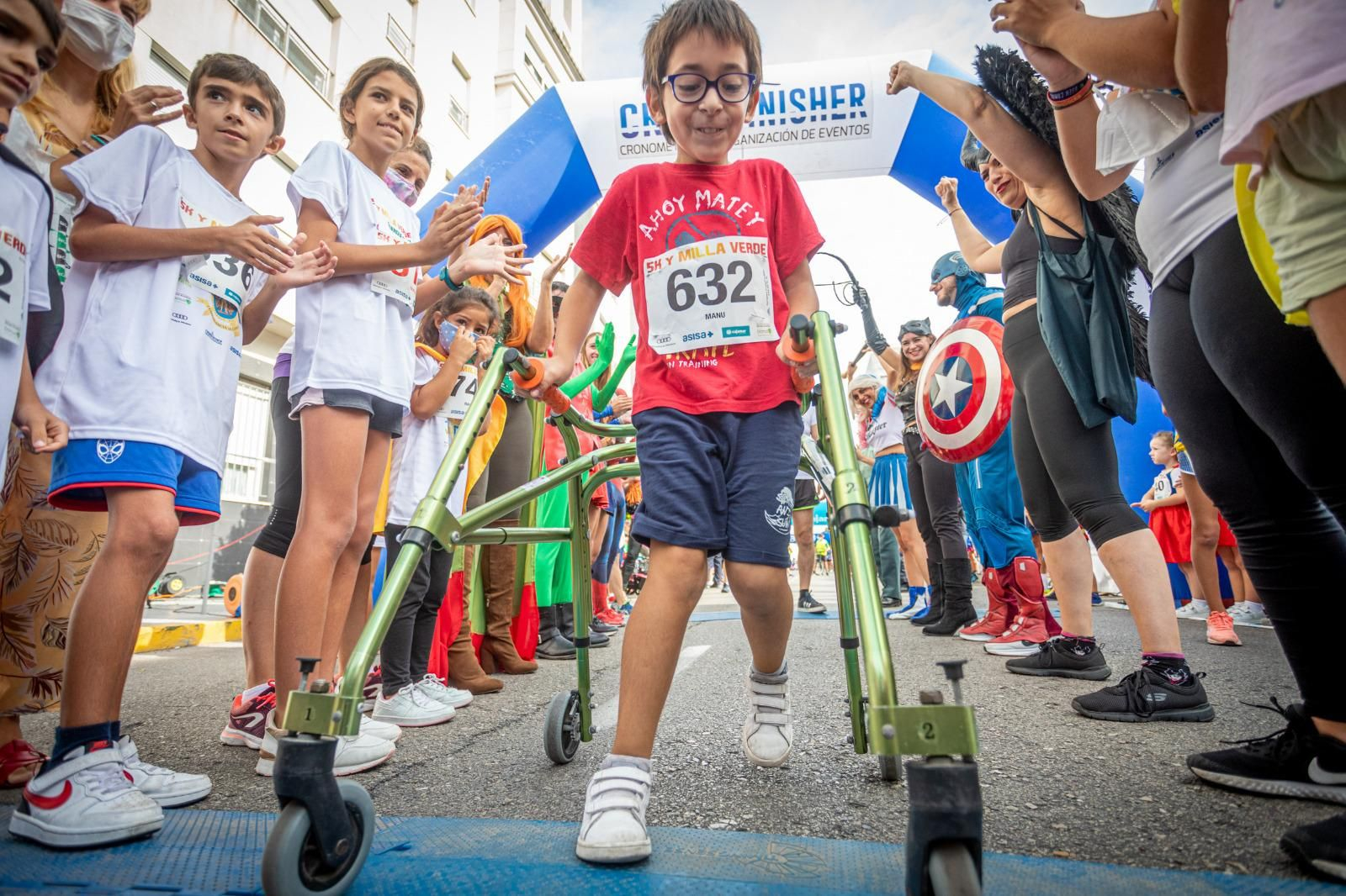 Imágenes: Cádiz vive la carrera solidaria de la Milla Verde