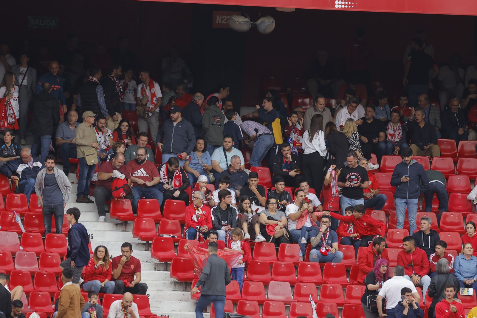 Búscate en las fotos del Sevilla-Madrid