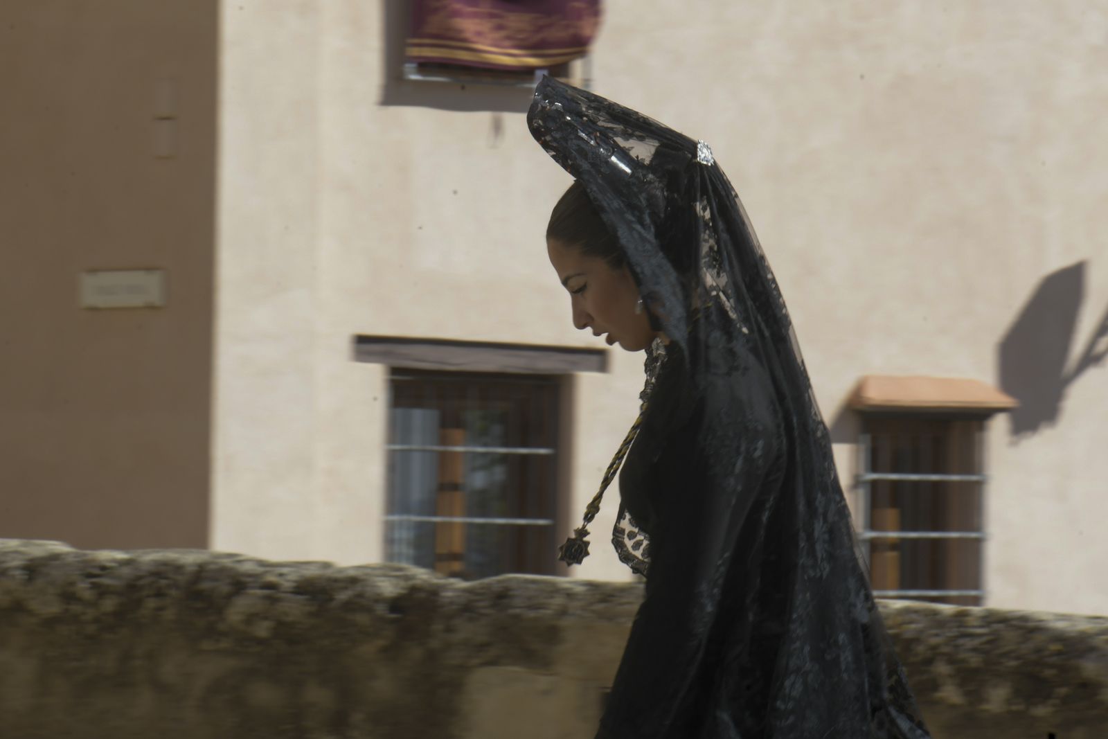 Las fotos de la salida de Santa María de la Alhambra y su bajada a Granada