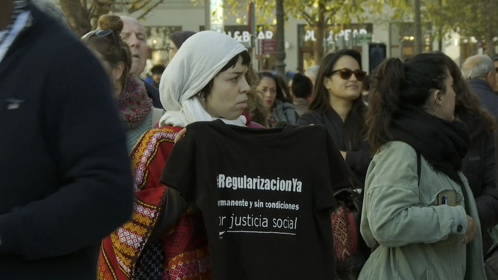 El Gobierno aprueba la regularización extraordinaria de migrantes: Plazos y requisitos