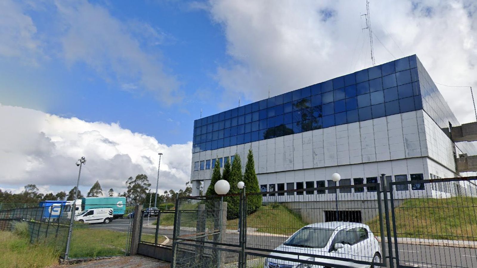 Pasamos ante las instalaciones de la Televisión Gallega.