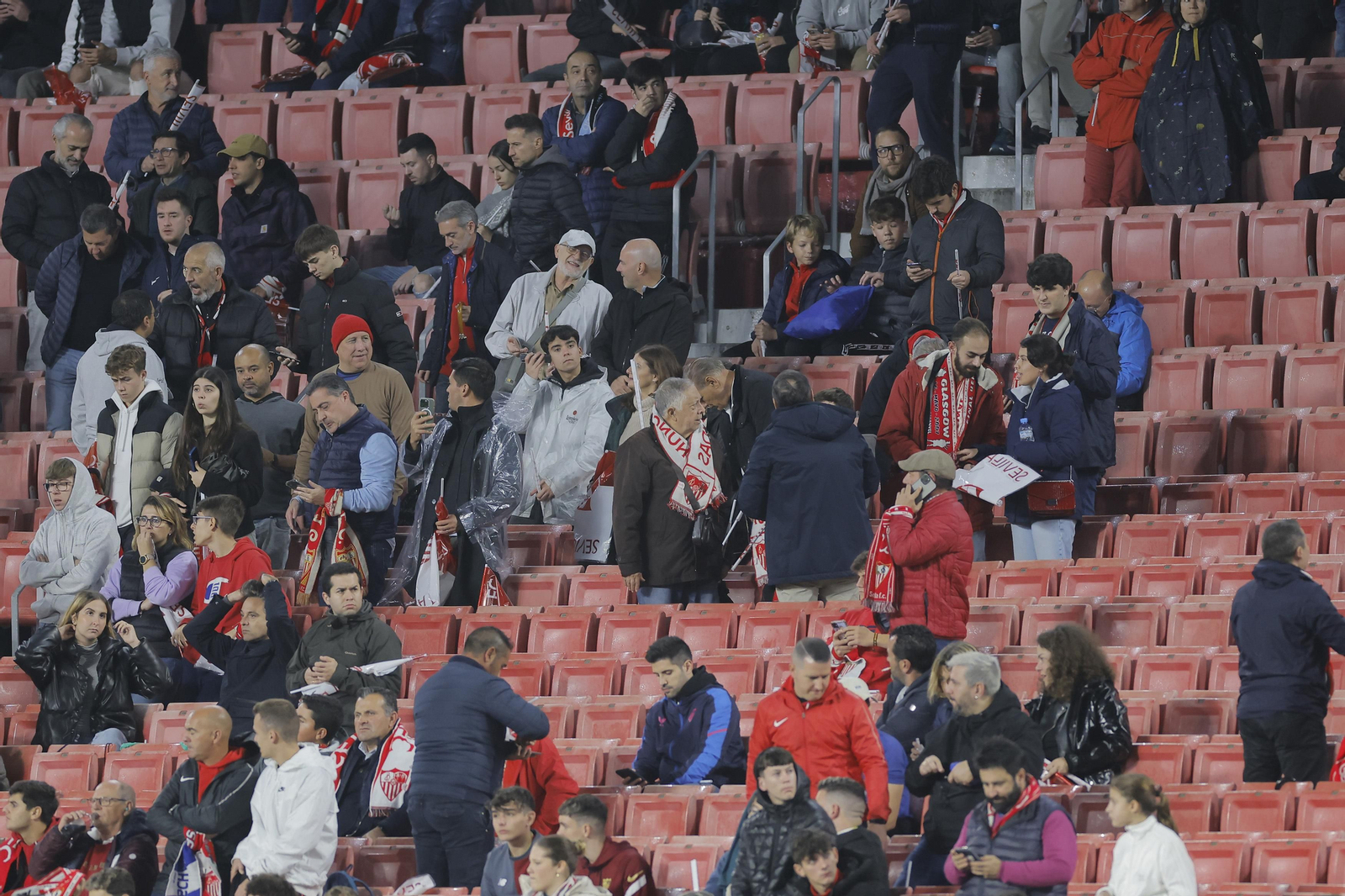 Búscate en las fotos del Sevilla Fc- PSV