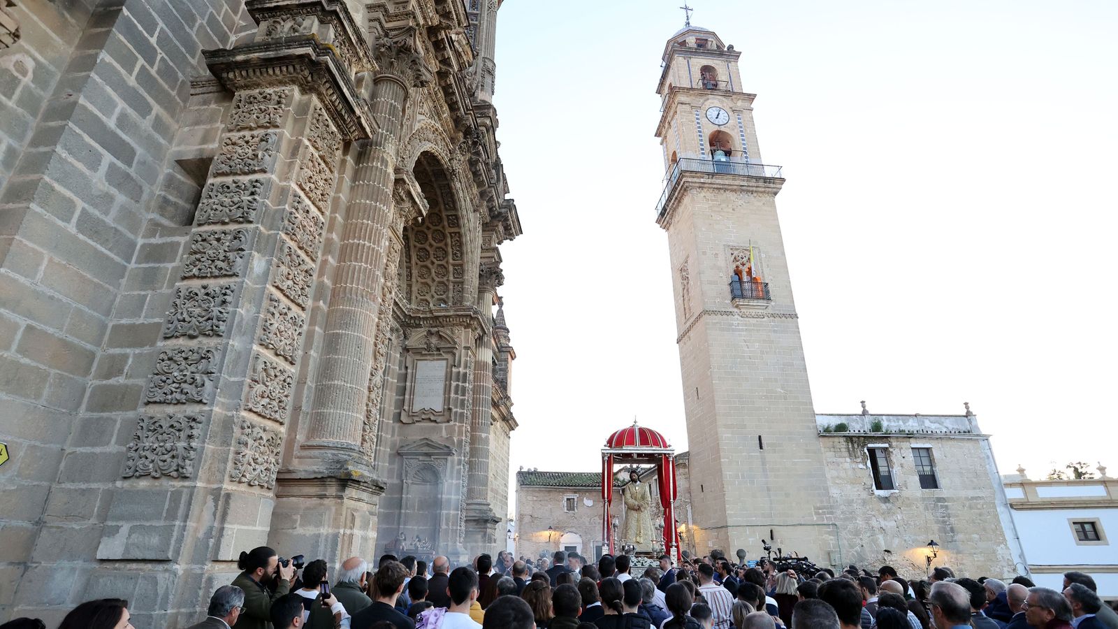 Vía Crucis de las hermandades con Nuestro Padre Jesús del Consuelo en la Catedral