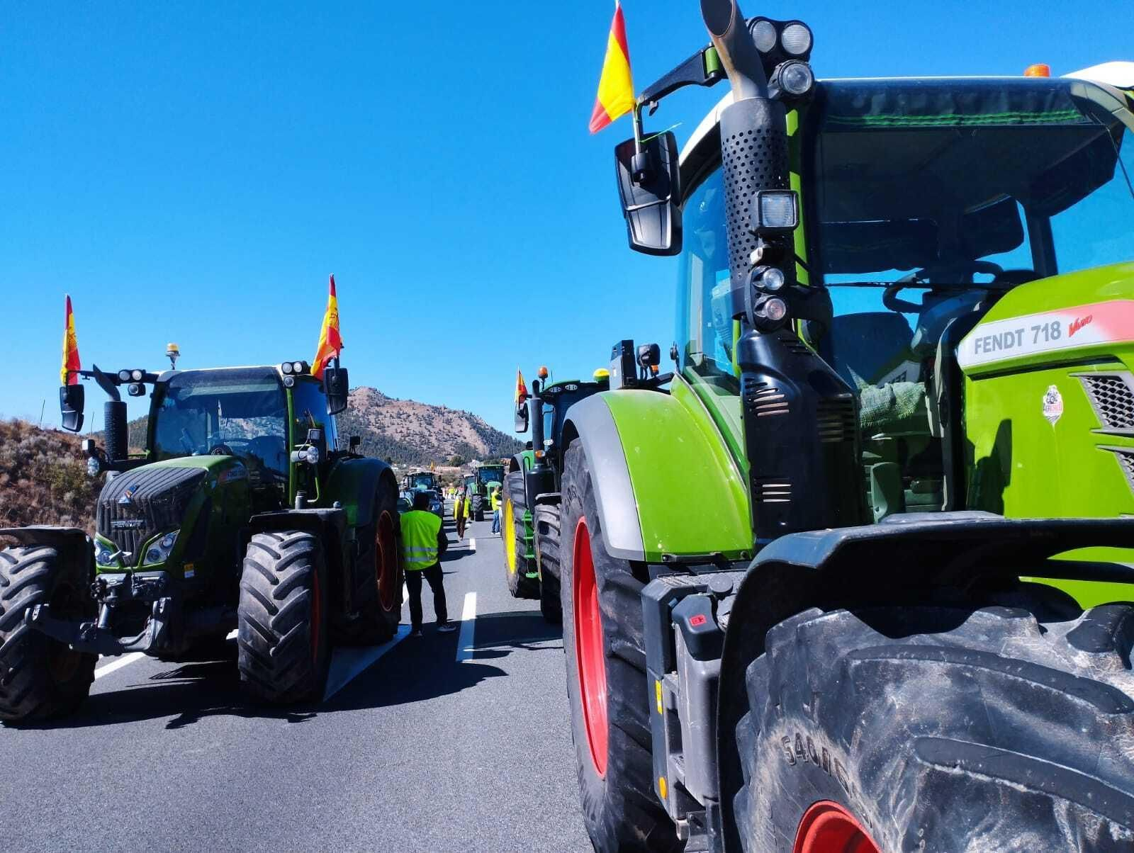 Así ha sido la tractorada que ha recorrido la A92N, por la Comarca de los Vélez