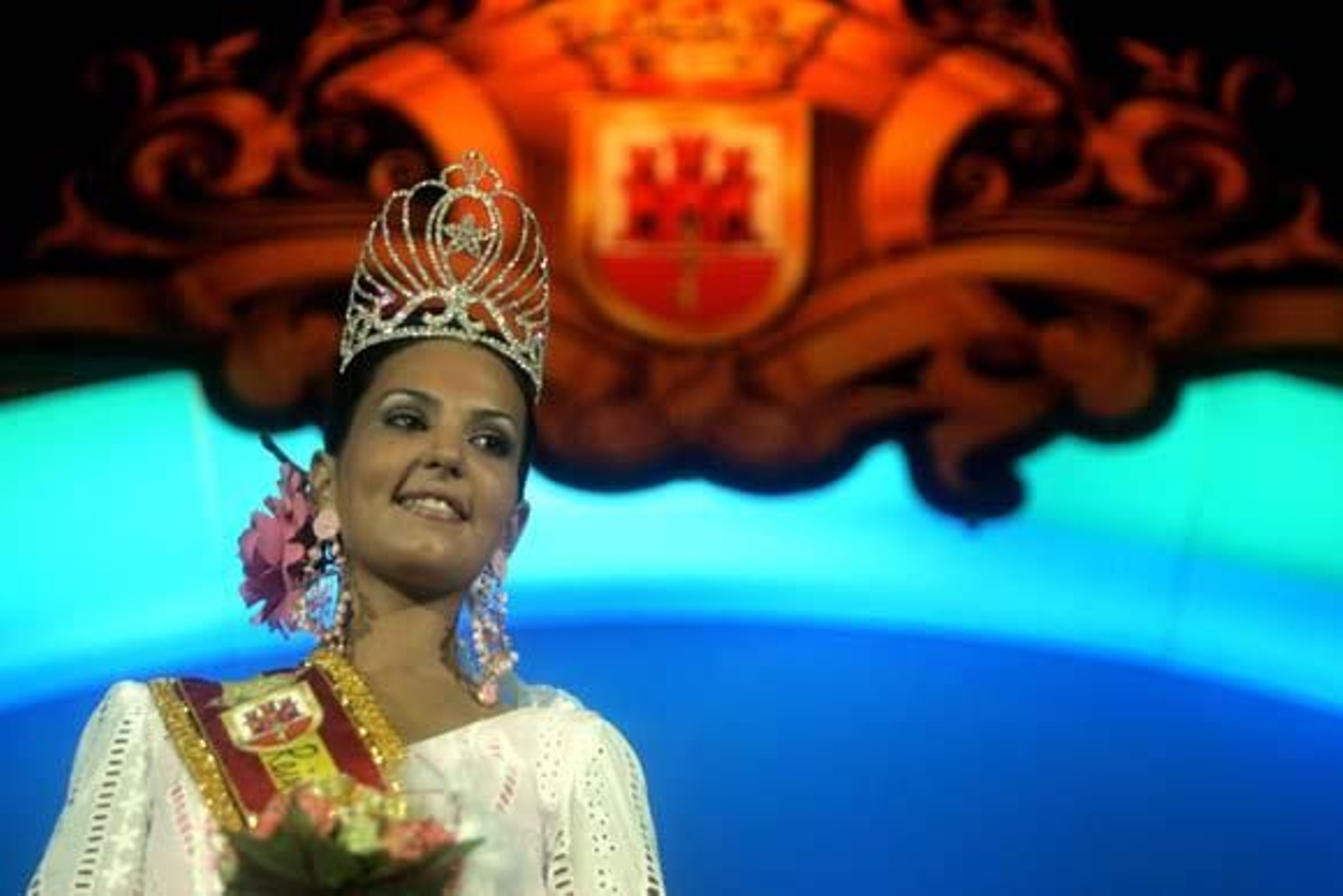 José Chamizo recuerda en el pregón su misión pastoral en San Roque y se procede a la coronación de la reina juvenil e infantil

Foto: J. M. Quinones