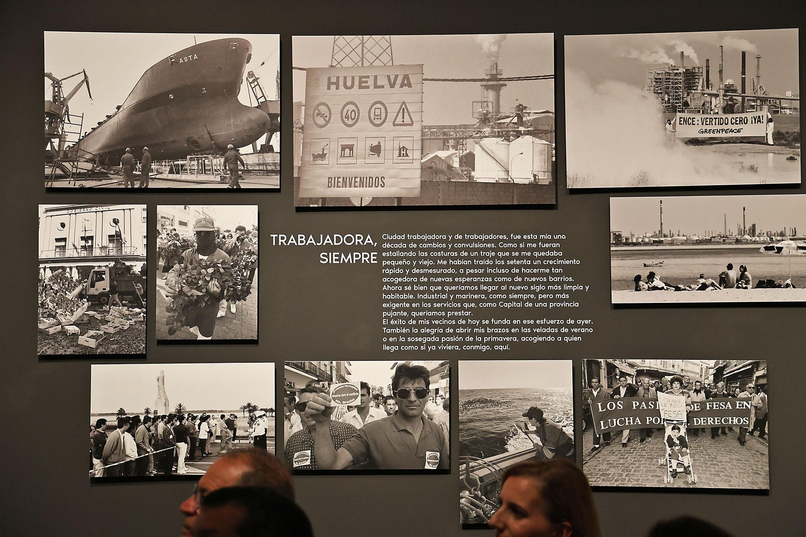 Inauguración la exposición 'Noventa Veces Huelva', una selección de fotografías de fotoperiodista Miguel Vázquez