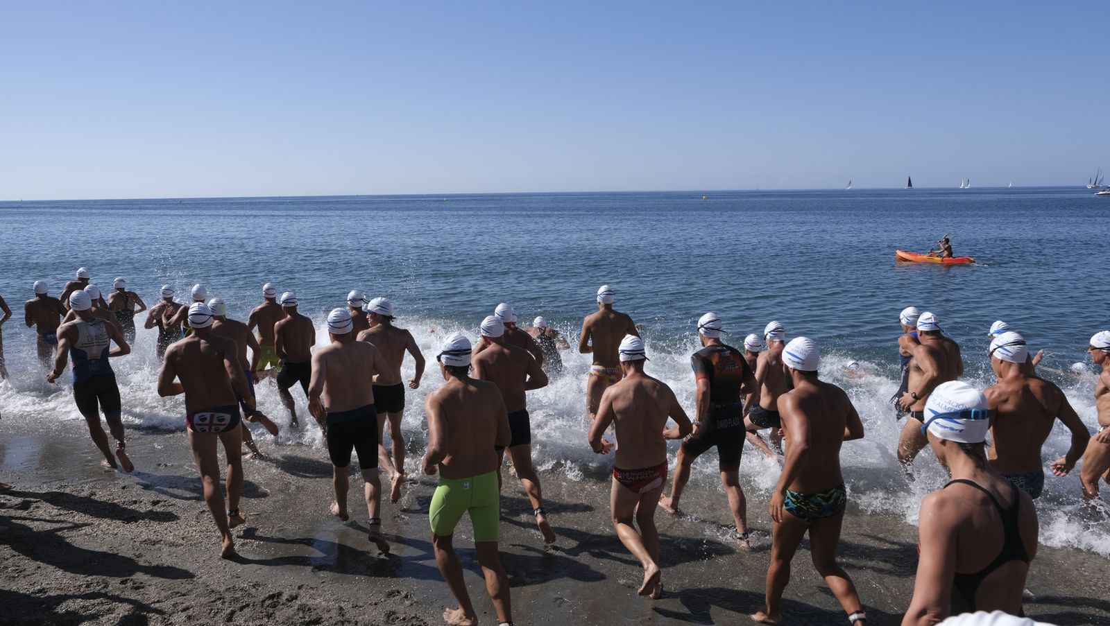 Imágenes de la travesía a nado de la Feria de Almería 2022