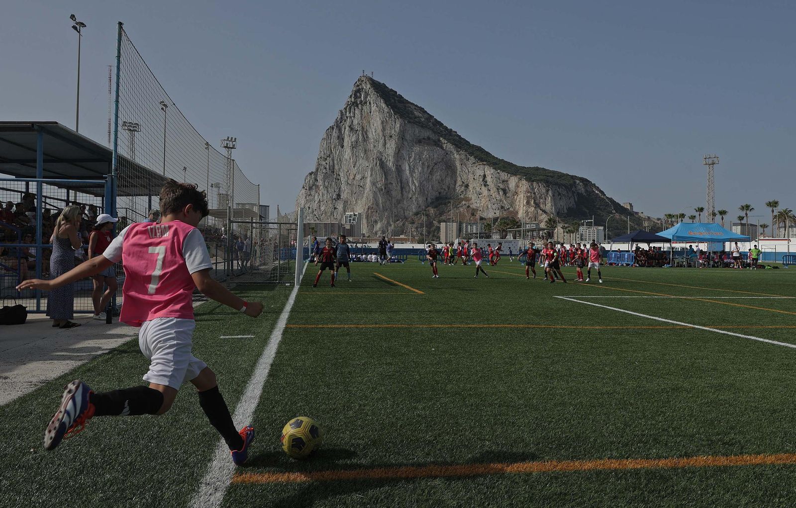 Fotos de la tercera edición del Torneo Internacional de Fútbol 7 'Julián Niza' en La Línea