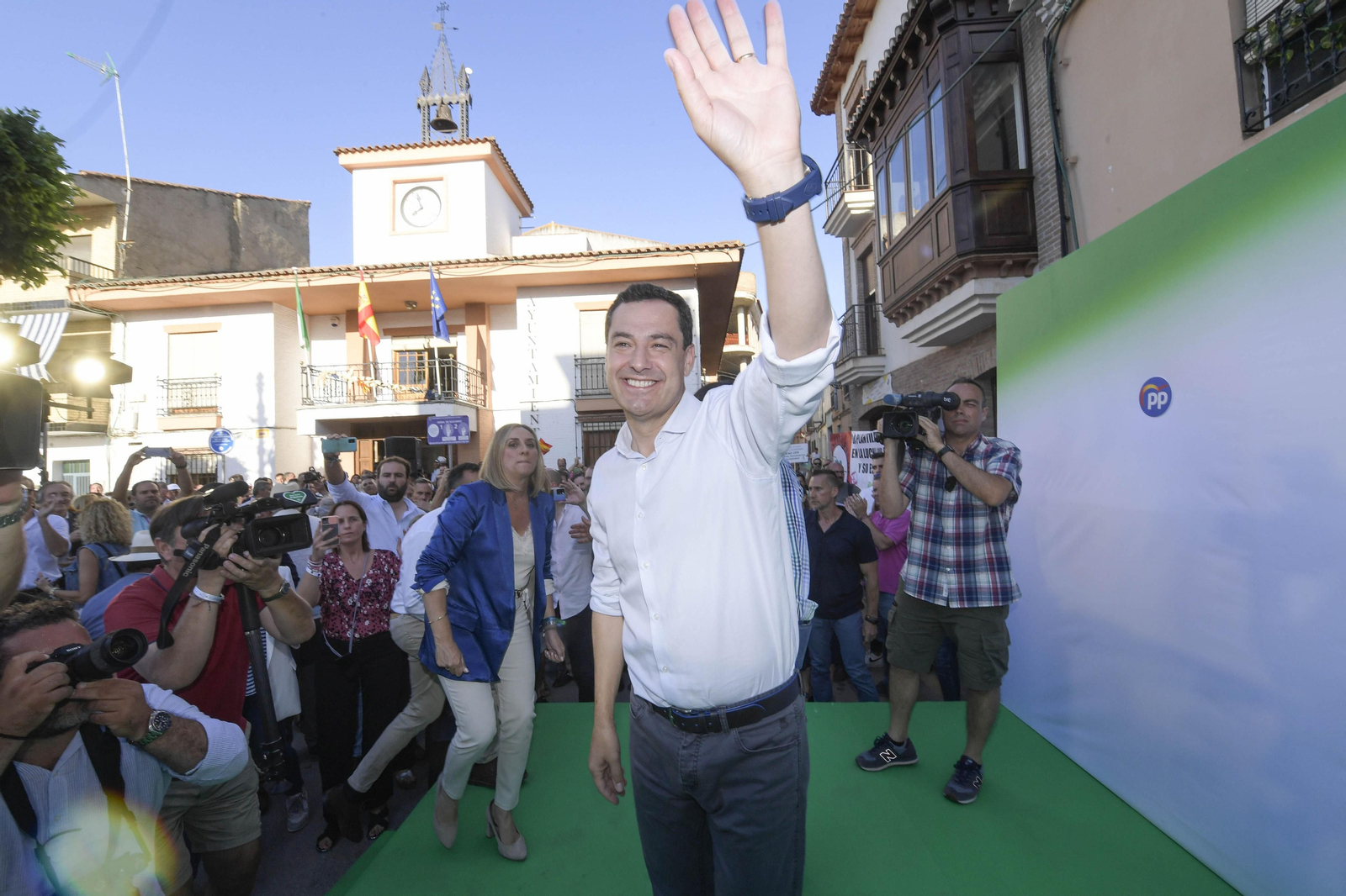 Moreno pide calma a los andaluces desde Granada: "¿A quién me voy a comer?"