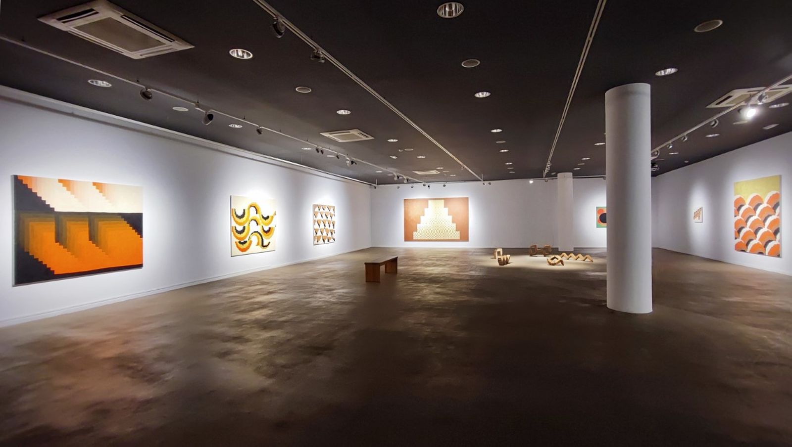 Varias de las piezas del artista invitado, Simón Zabell.