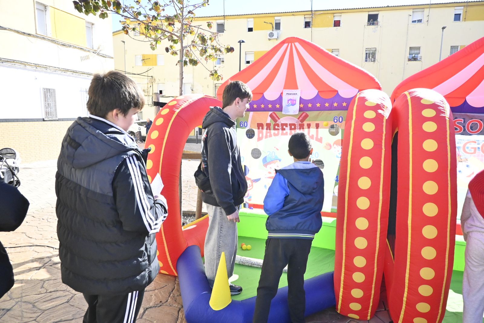 Las fotografías de los juegos de navidad para los niños de Pérez Cubillas