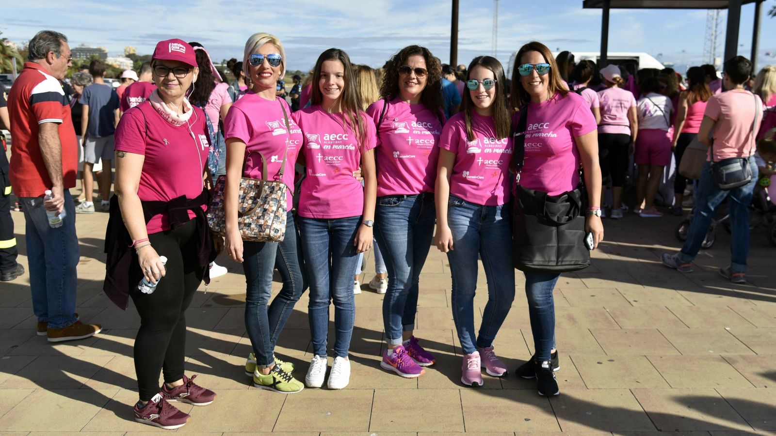 las mejores fotos de la Marcha contra el cáncer de mama en Algeciras
