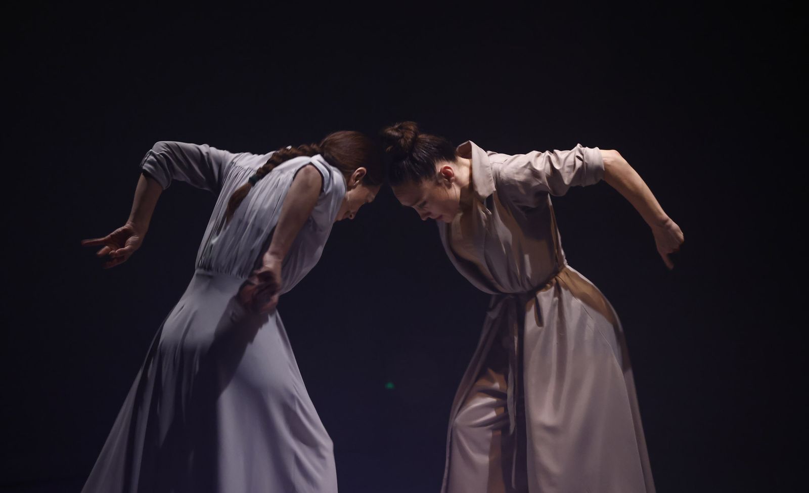 Florencia Oz e Isidora O'Ryan "Antípodas" Bienal de Sevilla, en imágenes