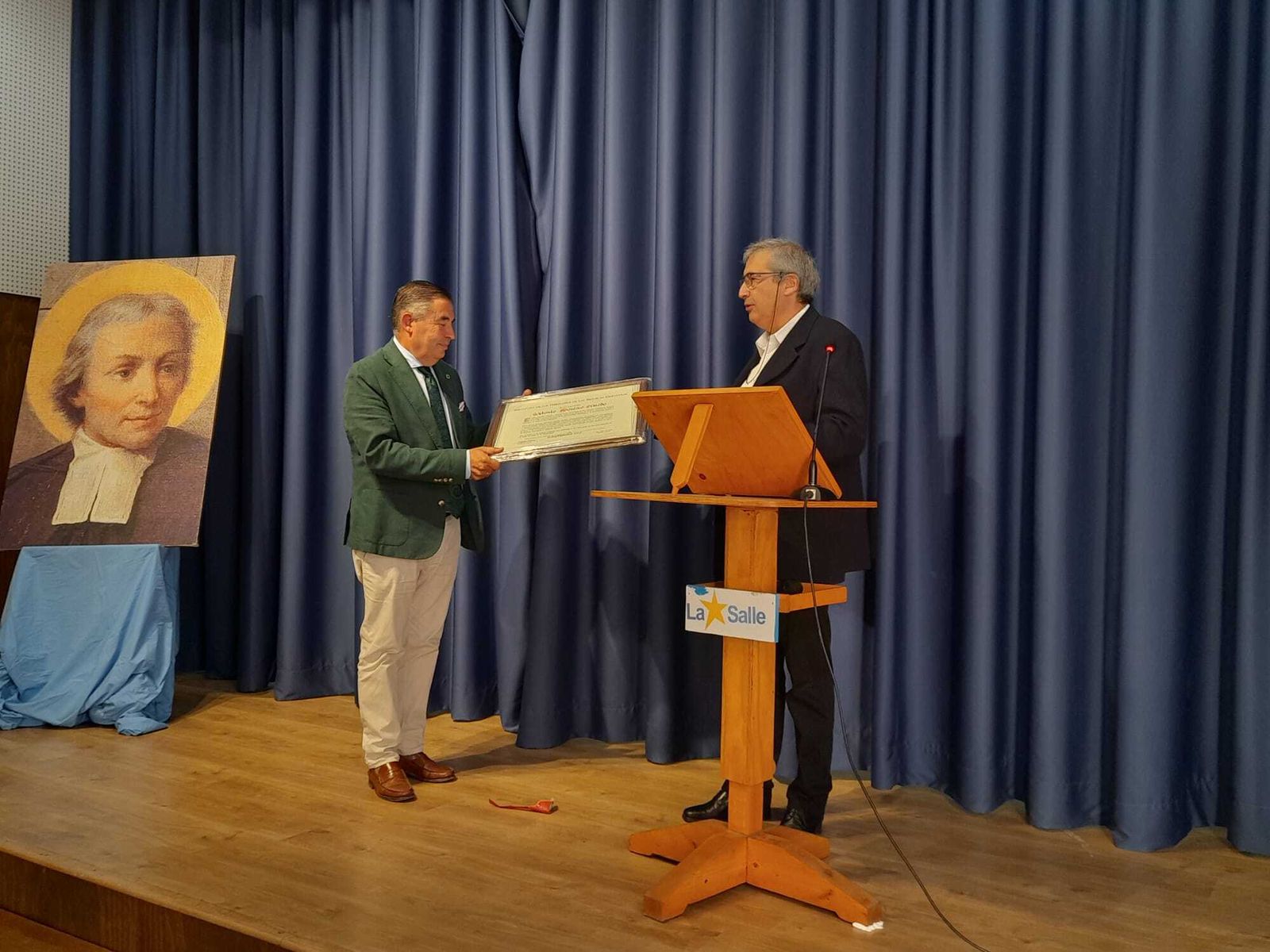 Antonio Moreno, reconocido con el título de Afiliado al Instituto de los Hermanos de las Escuelas Cristianas.