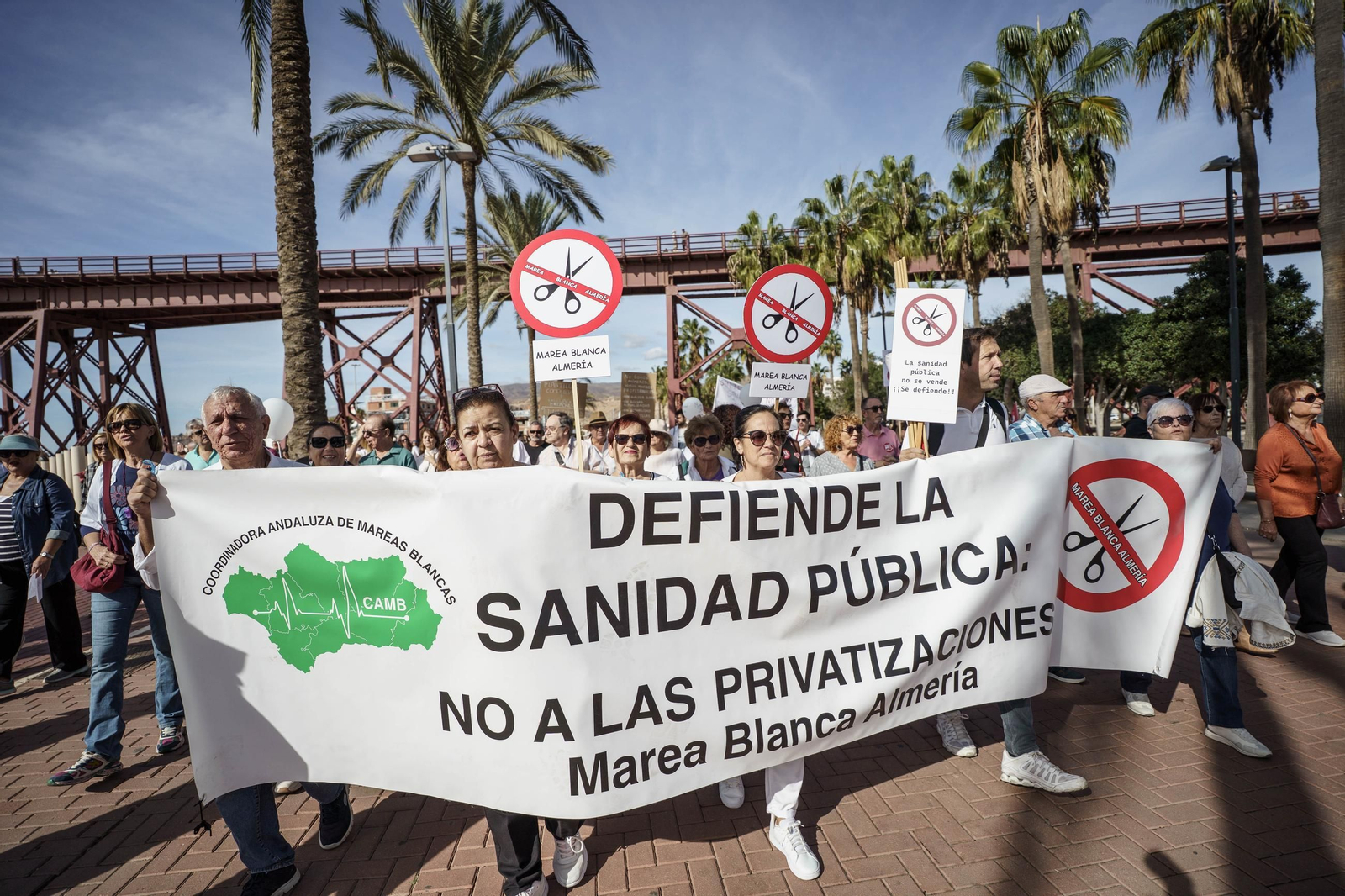 "La sanidad se defiende, gobierne quien gobierne", Almería se lanza a las calles por la sanidad pública