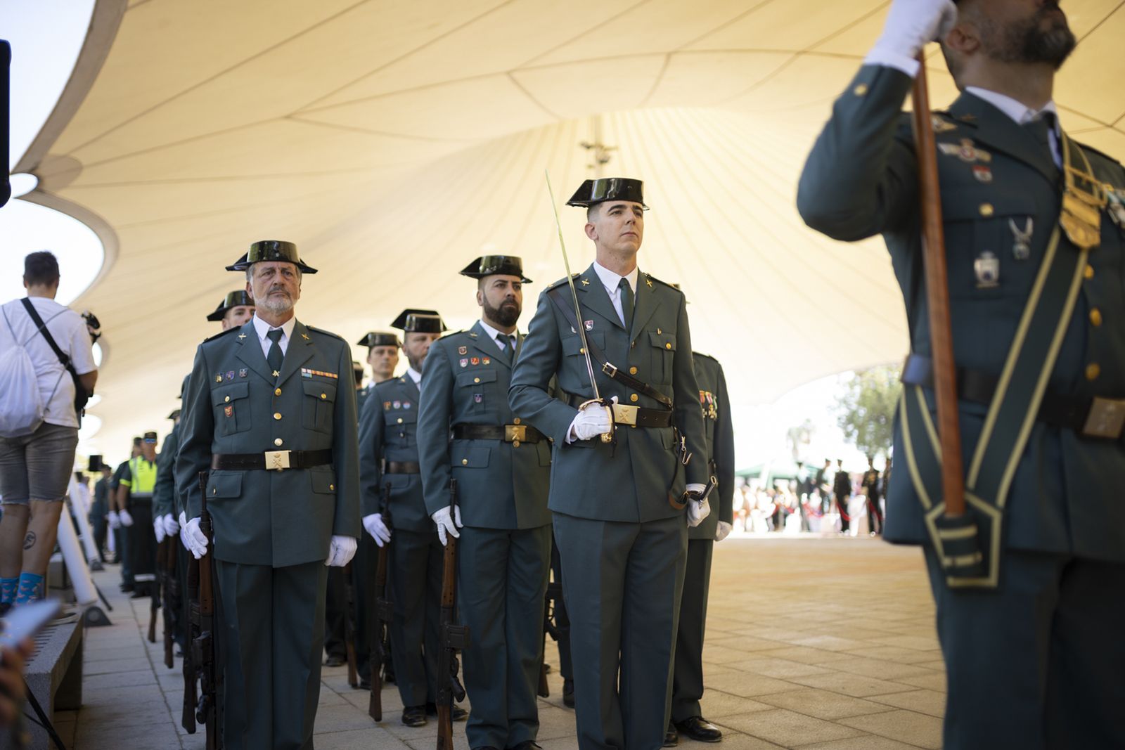 Imágenes de los actos de celebración de la festividad de la patrona de la Guardia Civil, la Virgen del Pilar.