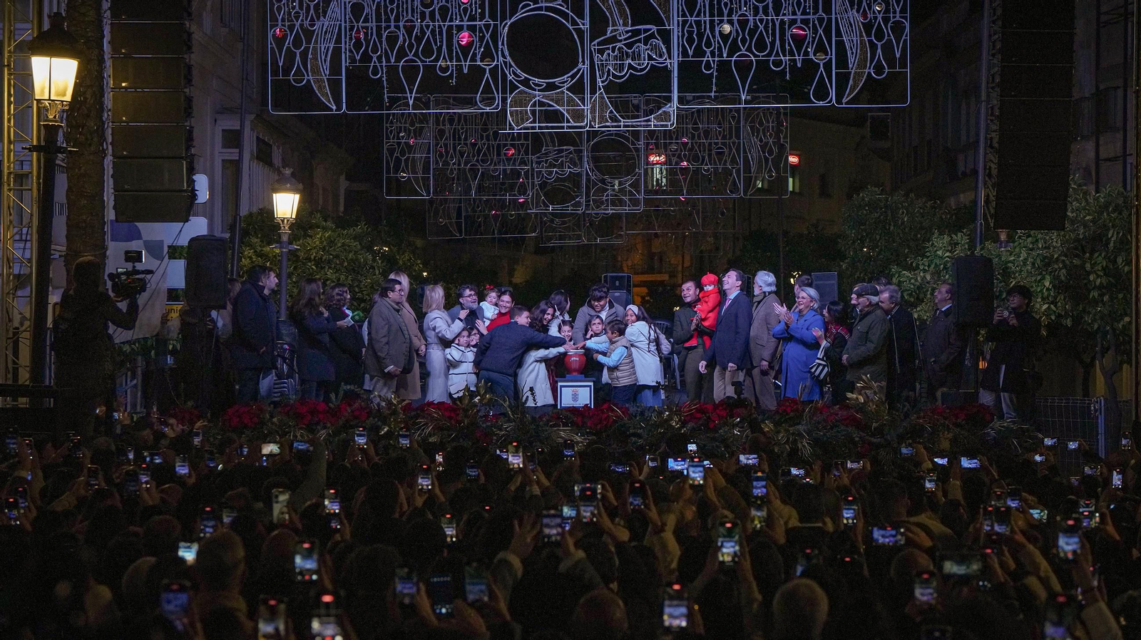 Imágenes del ambientazo en el alumbrado de Navidad en Jerez