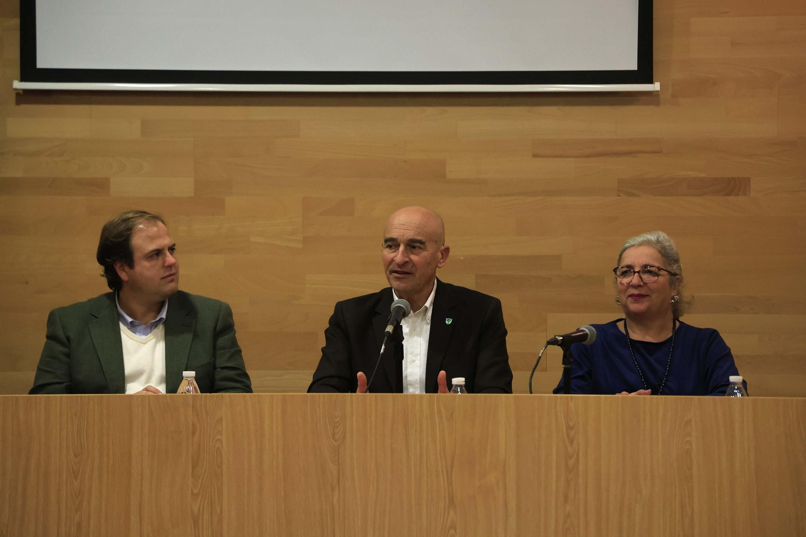 Las fotos de la presentación del libro de Ángel Sáez 'Como el viento de Levante'