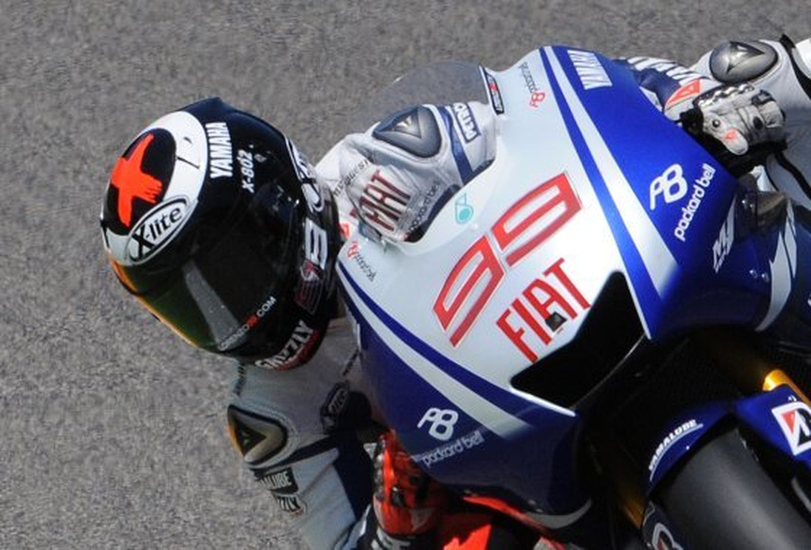 Stoner le quita el liderato a Lorenzo en MotoGP
