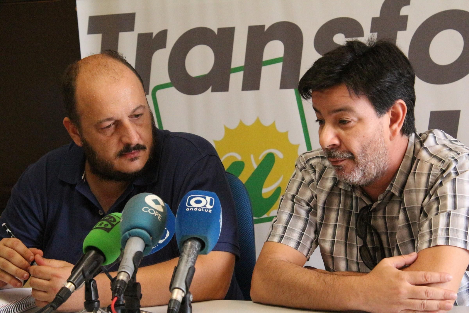 Raúl Ruiz-Berdejo y Domingo Pedro García en una ruedea de prensa.