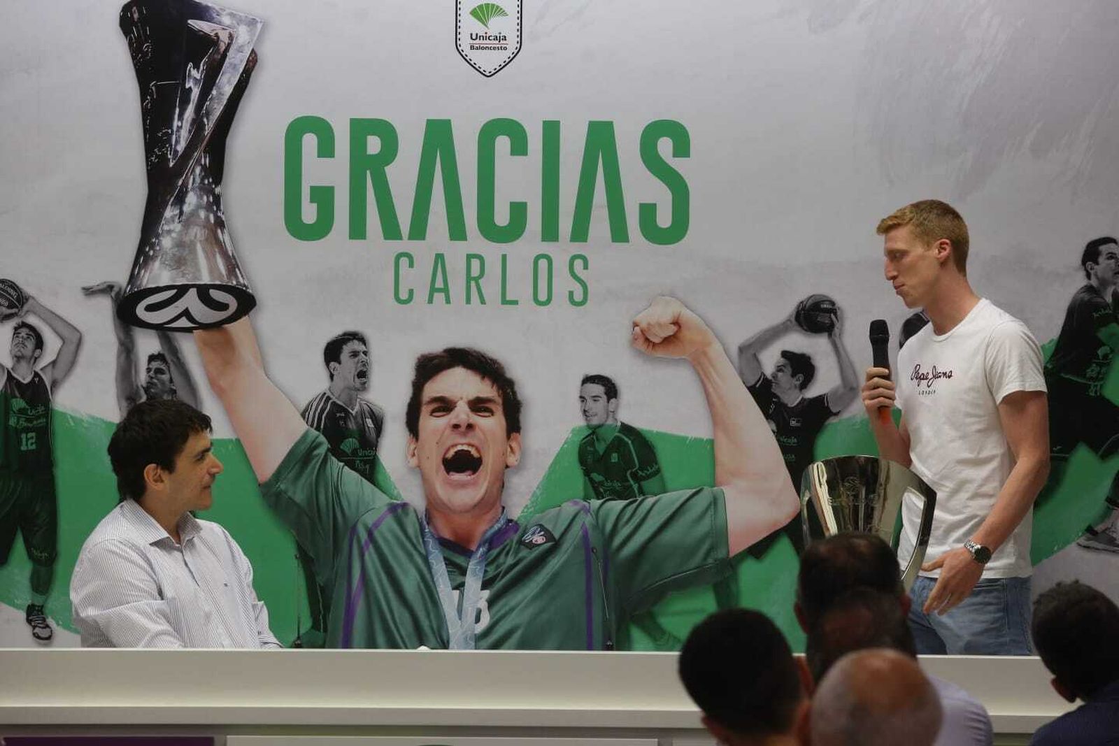 Fotos: la rueda de prensa de despedida de Carlos Suárez