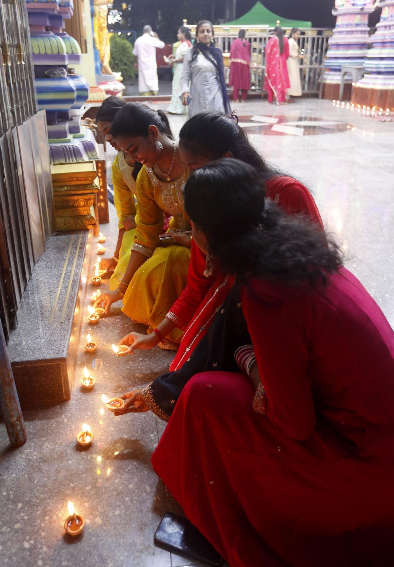 Las preciosas imágenes de la celebración del Diwali en India: un festival de luz y color