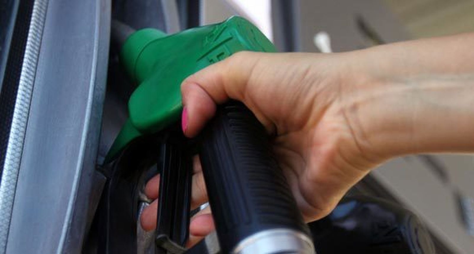 Gasolina y gasóleo suben un 2,6%, rompiendo una racha de dos meses a la baja