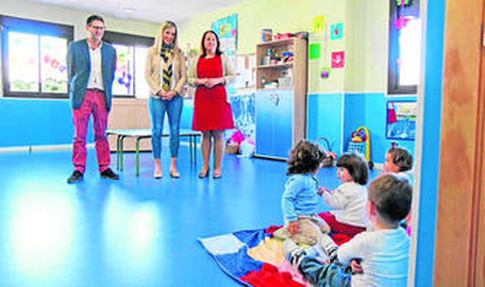 La delegada de Educación, en la visita de las instalaciones.