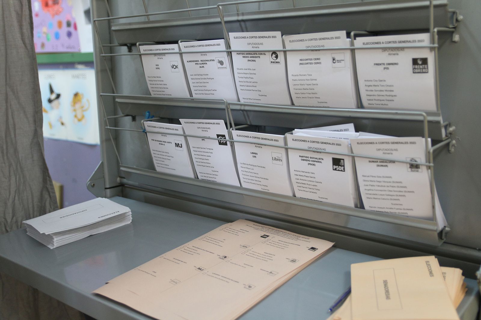 Almería hace cola para votar en las elecciones generales del 23J