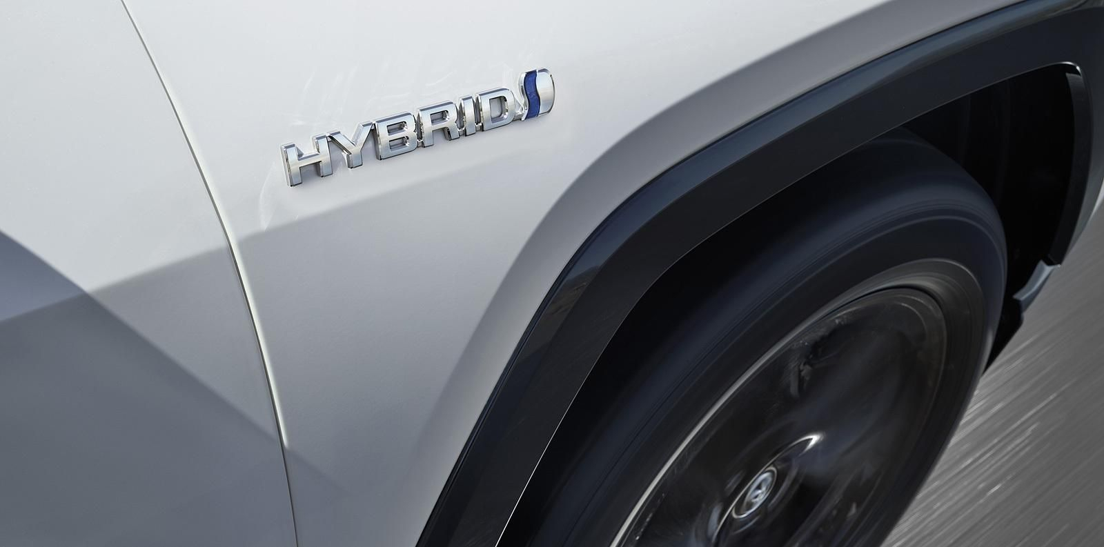 La venta de híbridos y eléctricos crece un 40% y ya obtiene una cuota de ventas del 6,2%