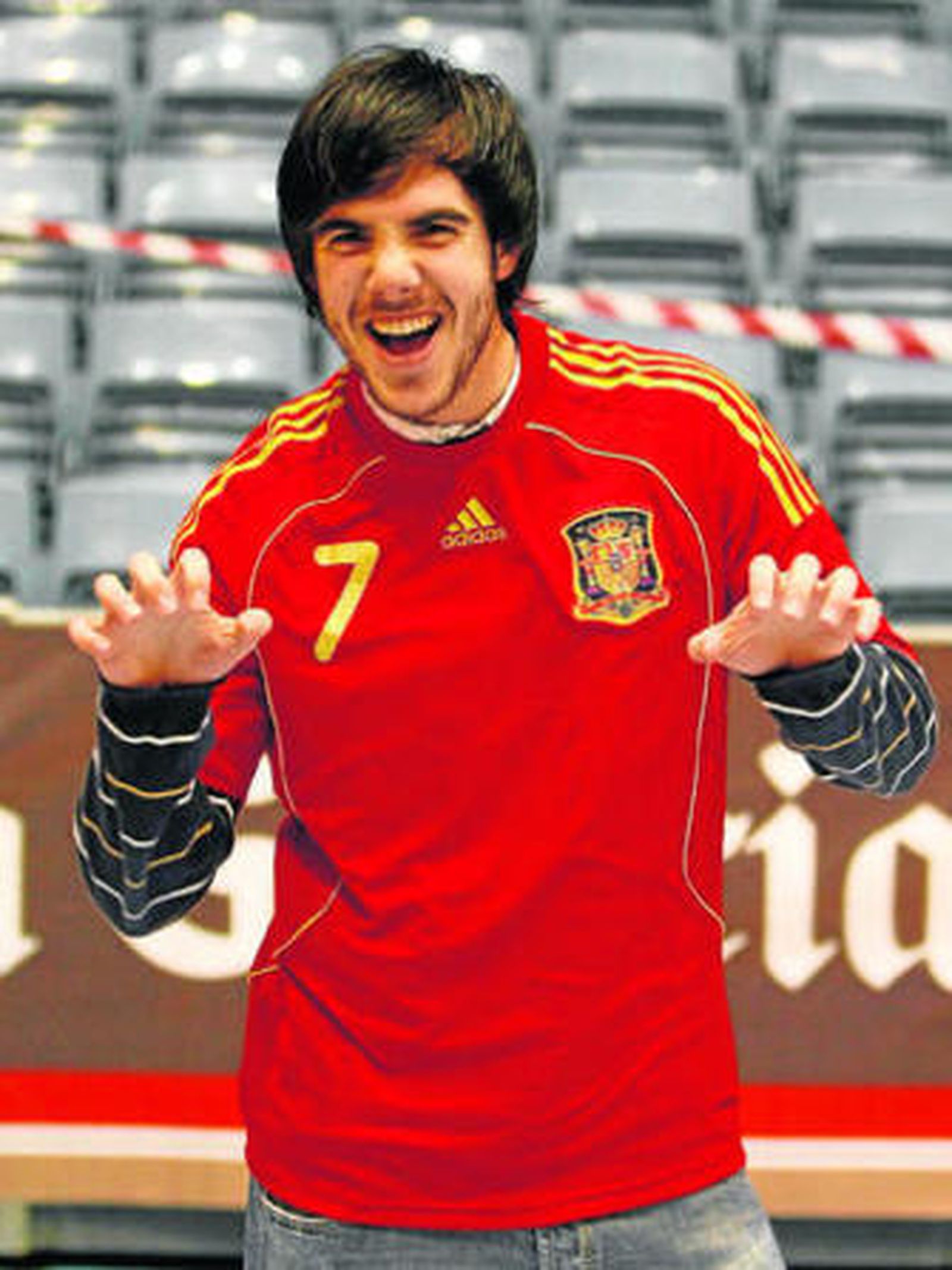 El cordobés Carlos Barrón, con la camiseta de la selección española, en el pabellón del Lobelle.