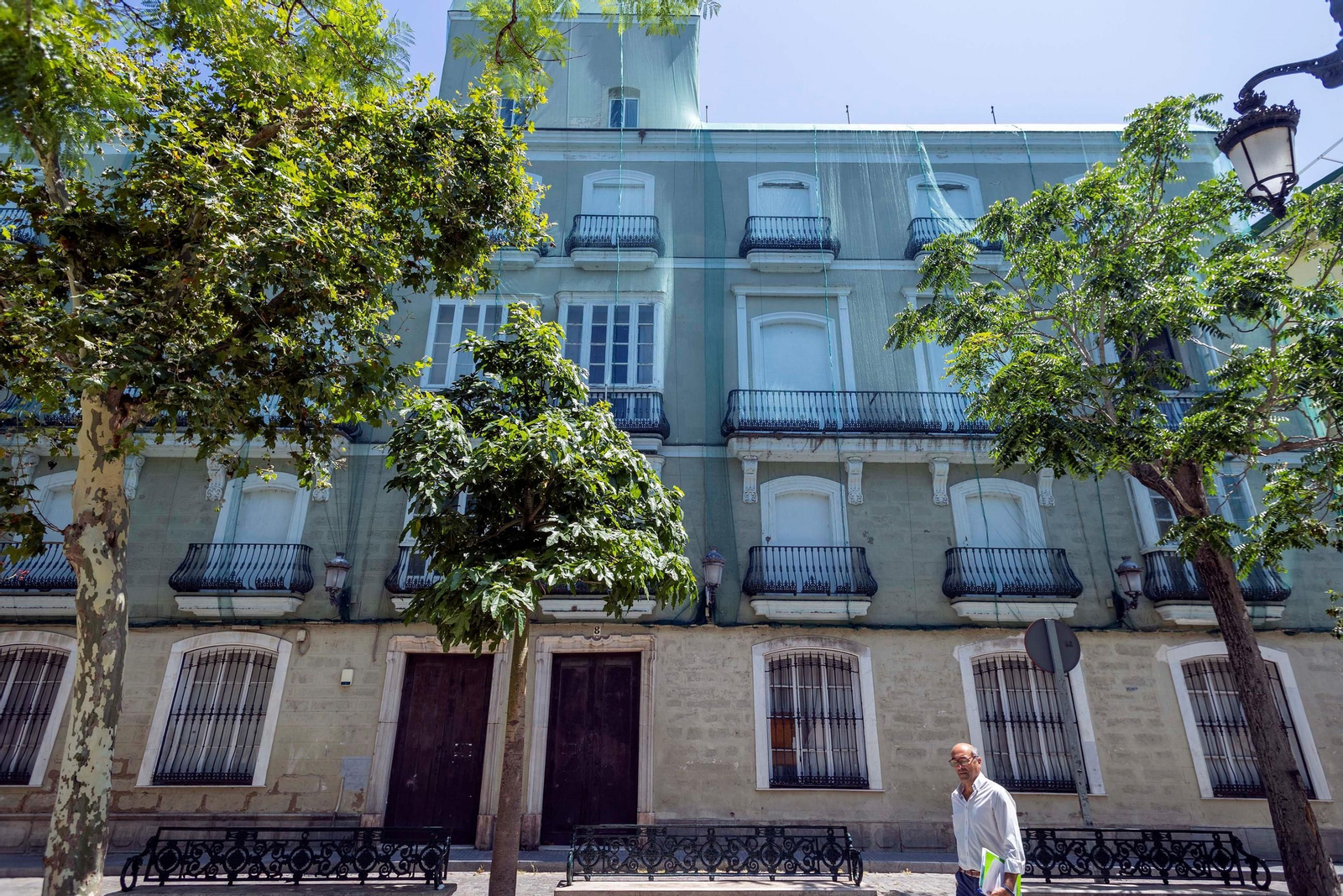 Edificio de la plaza de Mina en el que se construirá el nuevo centro de salud.