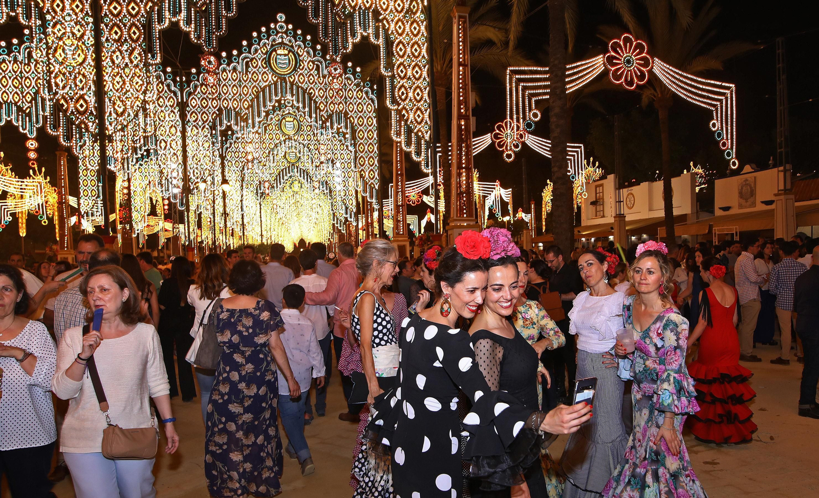 Imágenes del  alumbrado y ambiente en la Feria