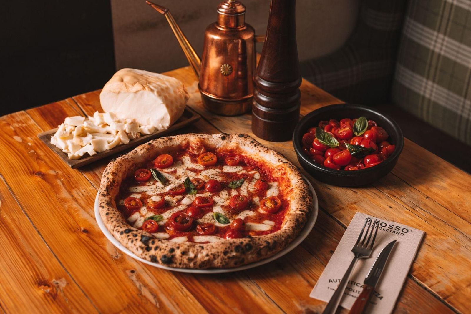 La pizza especial Provola o Niente, disponible en Grosso Napoletano. La pizza especial Provola o Niente, disponible en Grosso Napoletano.