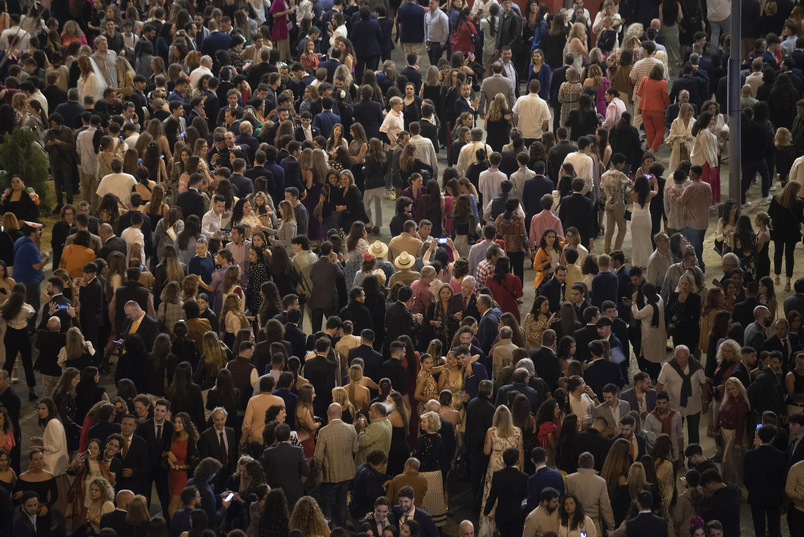 El encendido del Alumbrado de la Feria de Abril de Sevilla 2023, en imágenes