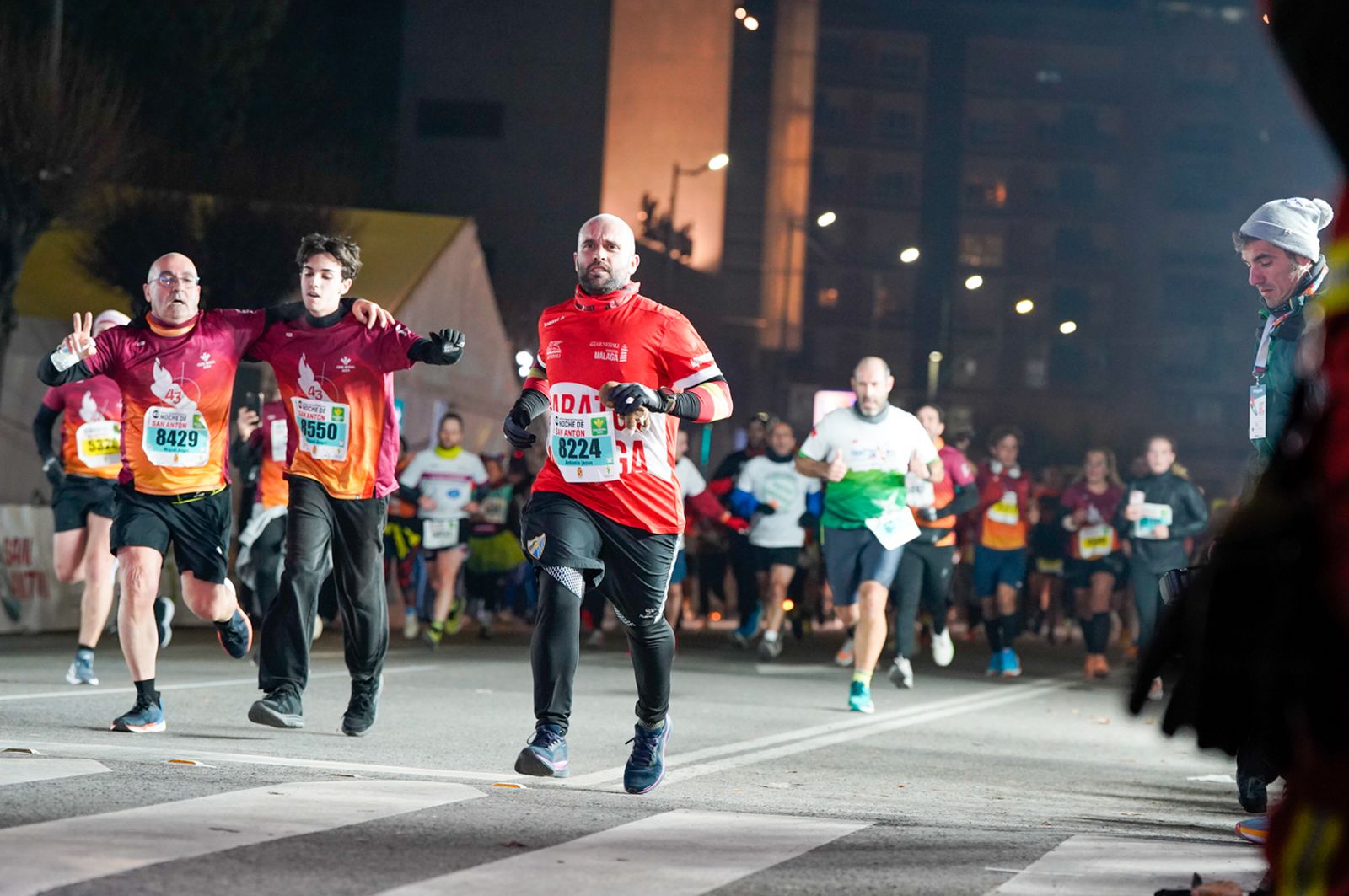 En imágenes: búscate en tu llegada a meta de la Carrera de San Antón 2026 (14)