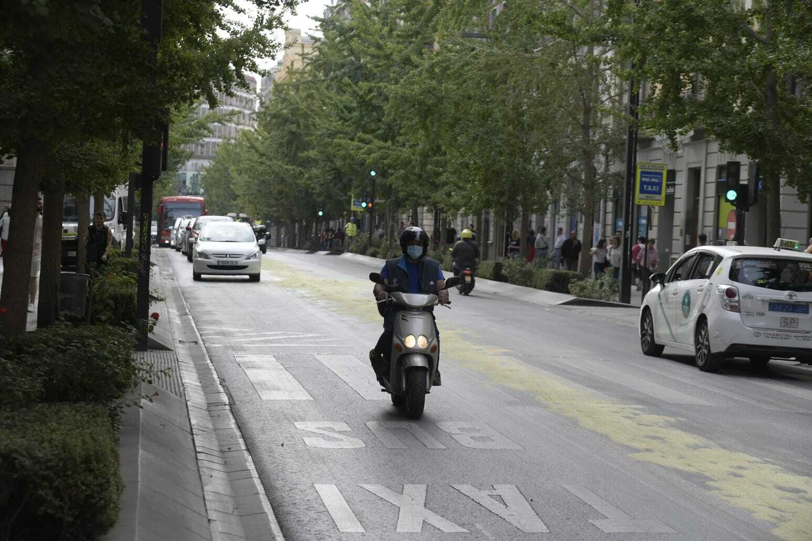 Mancha de aceite cubierta por serrín