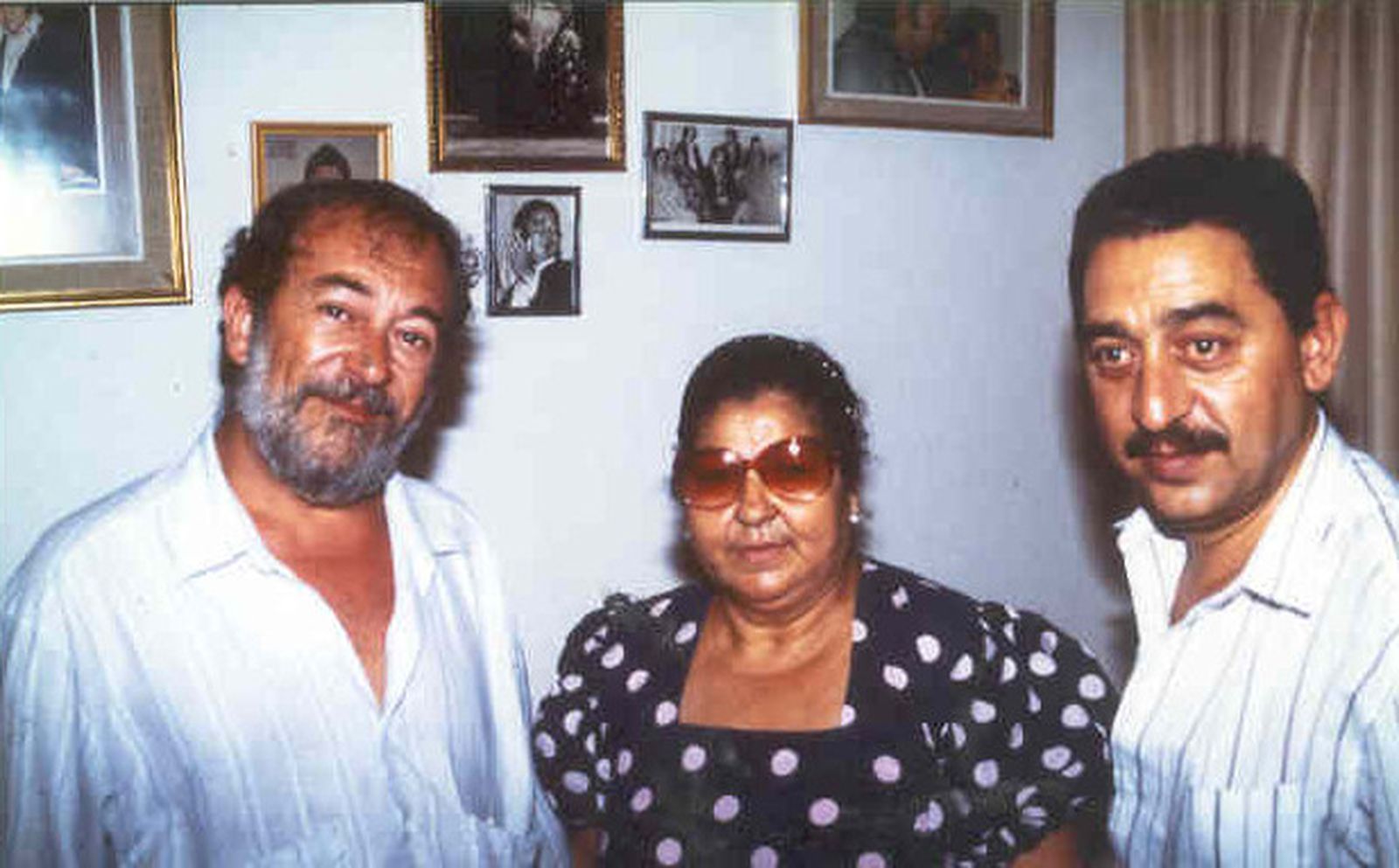 Luis Soler (izq.) en casa de María Soleá junto a José Vargas.