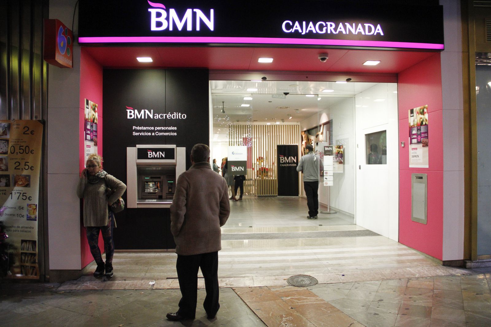 Los grandes bancos han criticado la opción de la unión de las dos entidades.