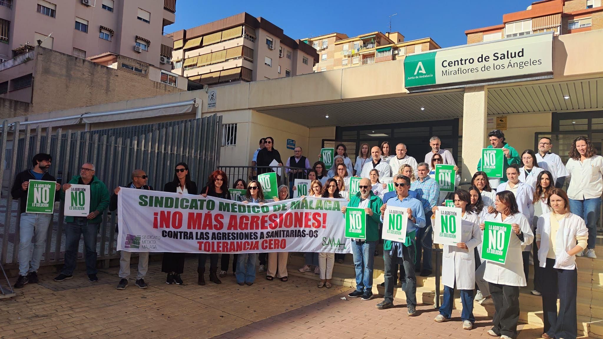 Dos médicas y una enfermeras el centro de salud de Miraflores en Málaga sufren gritos, insultos y amenazas de varios pacientes