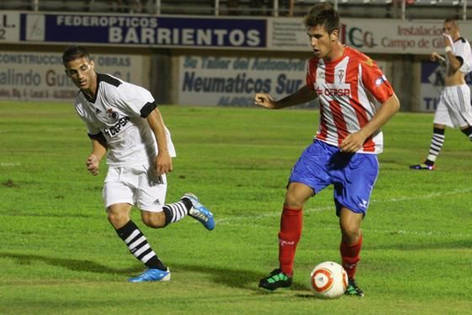 El Algeciras se hace con el trofeo Virgen de La Palma tras superar a la Balona en la tanda de penaltis./Fotos: Paco Guerrero

Foto: Paco Guerrero