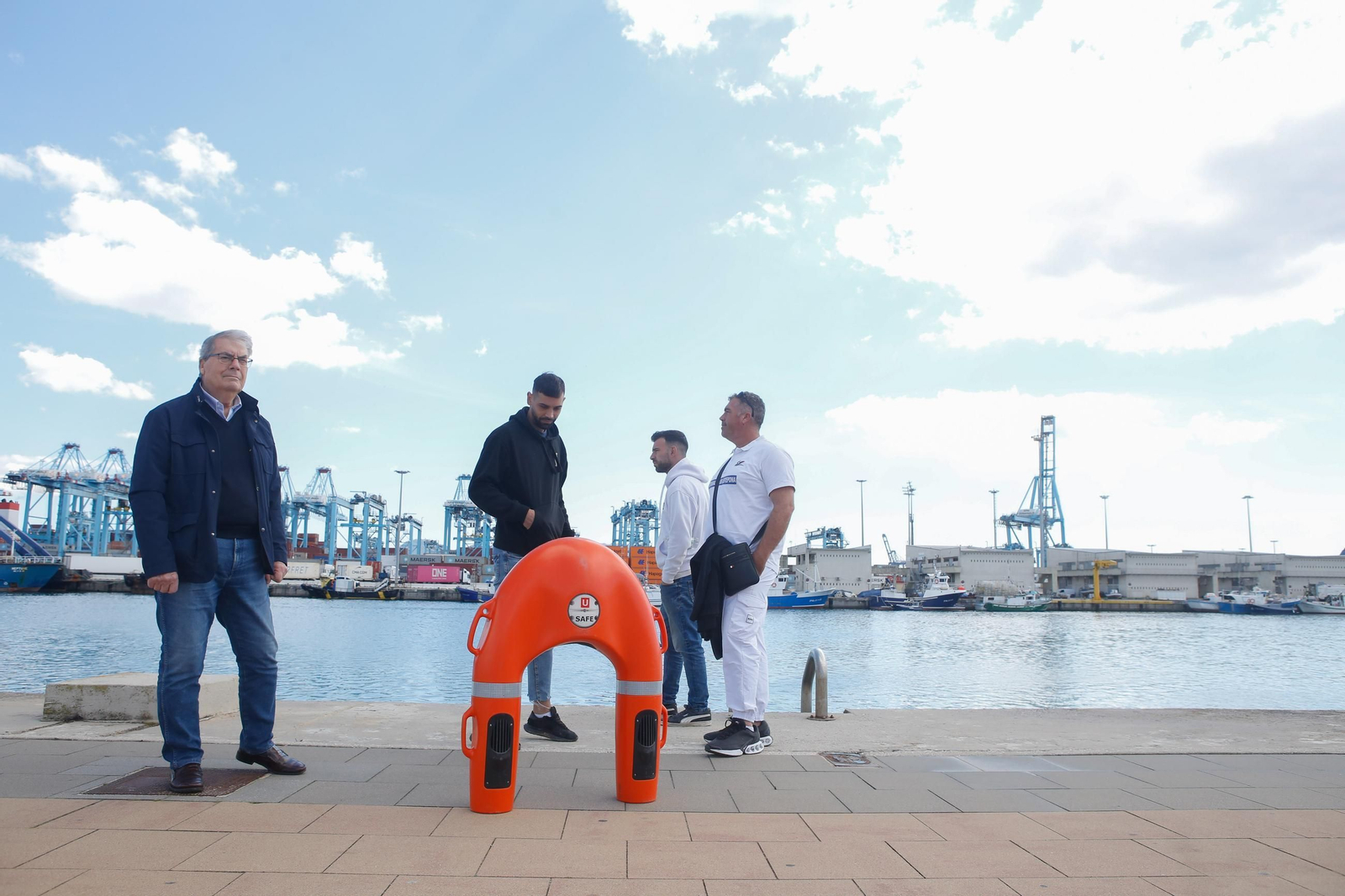 Las fotos de la presentación de la boya de salvamento Usafe en Algeciras