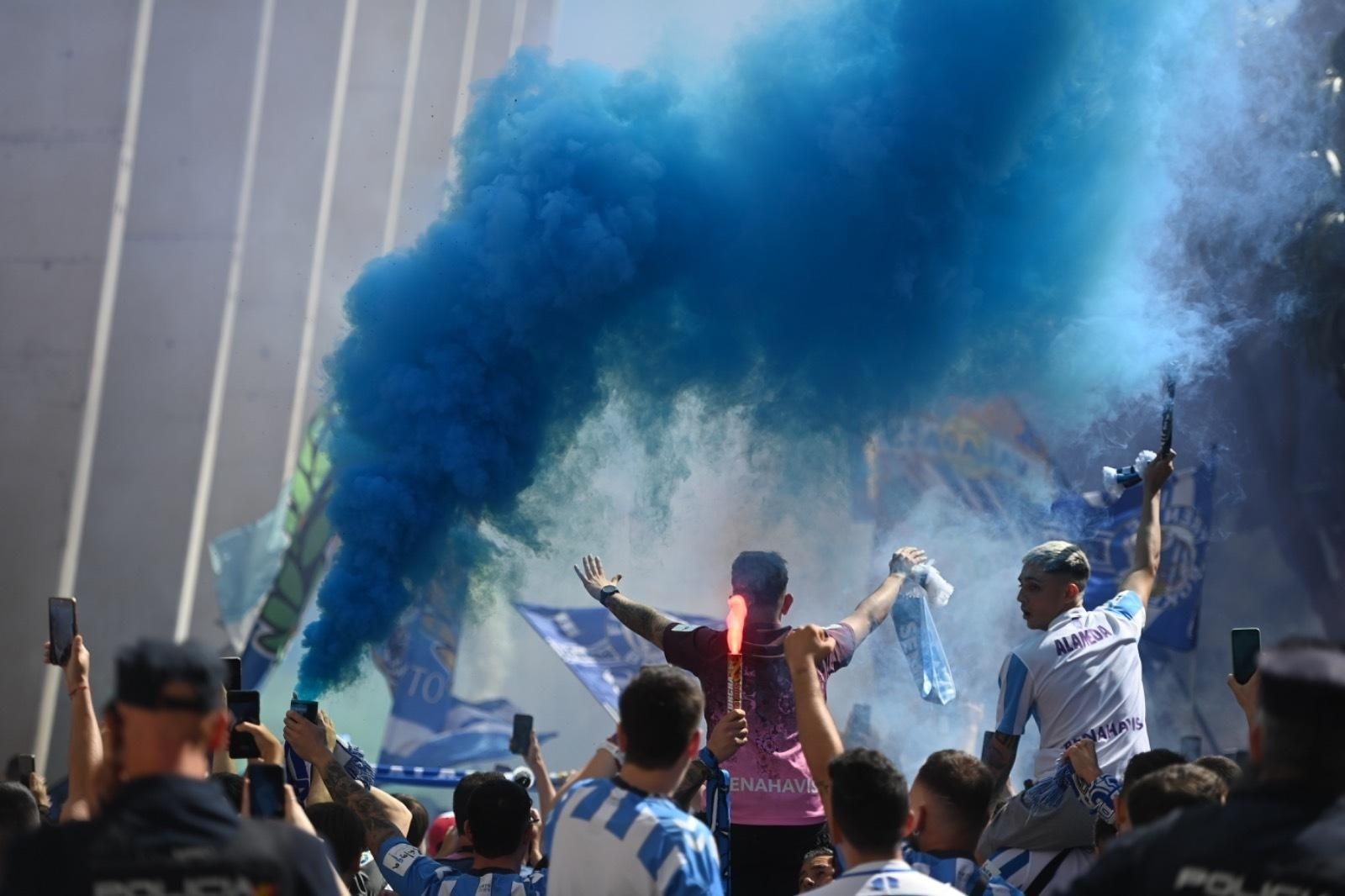 Las fotos del recibimiento de la afición antes del Málaga CF - Cartagena