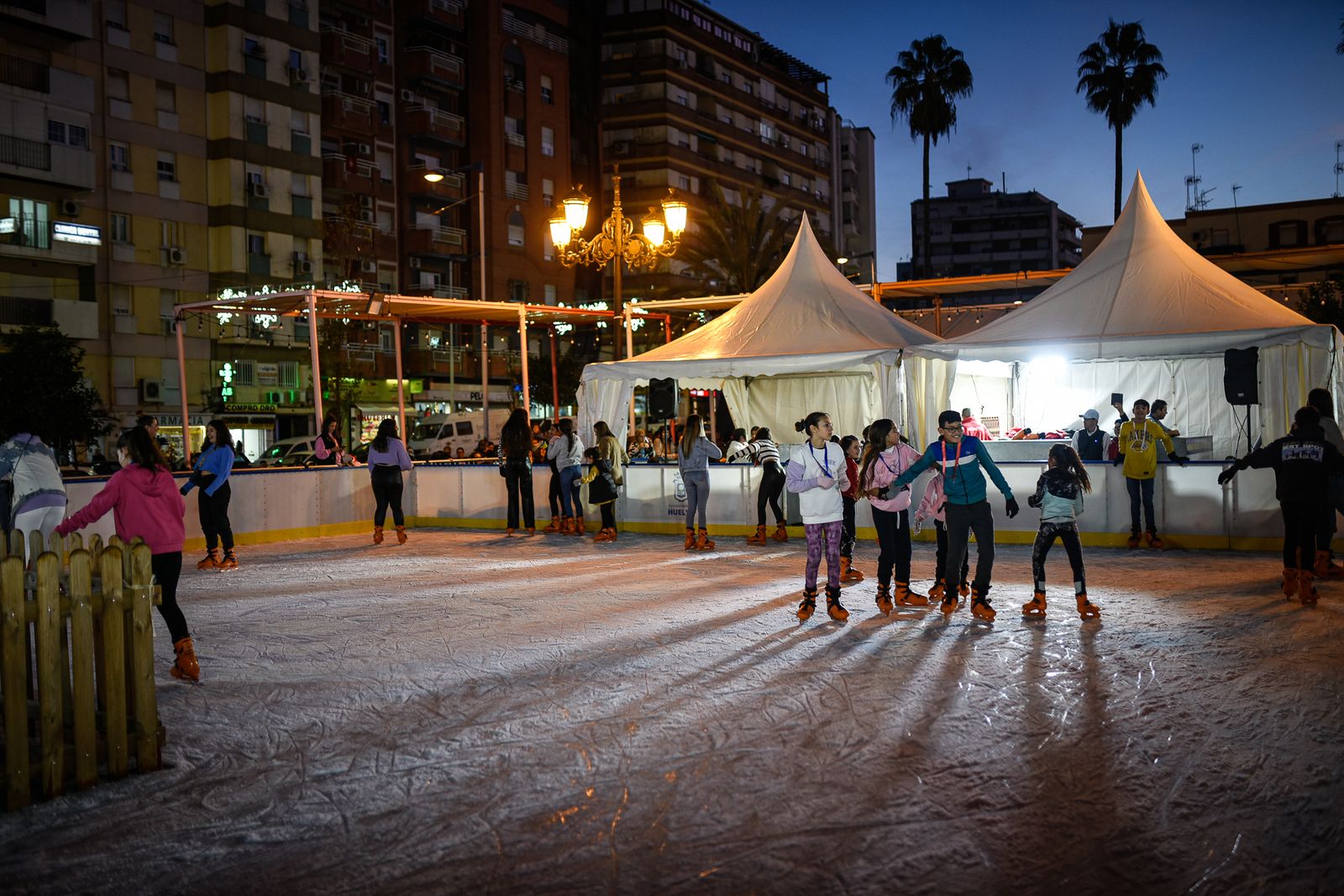 La pista de patinaje sobre hielo en Isla chica, en imágenes