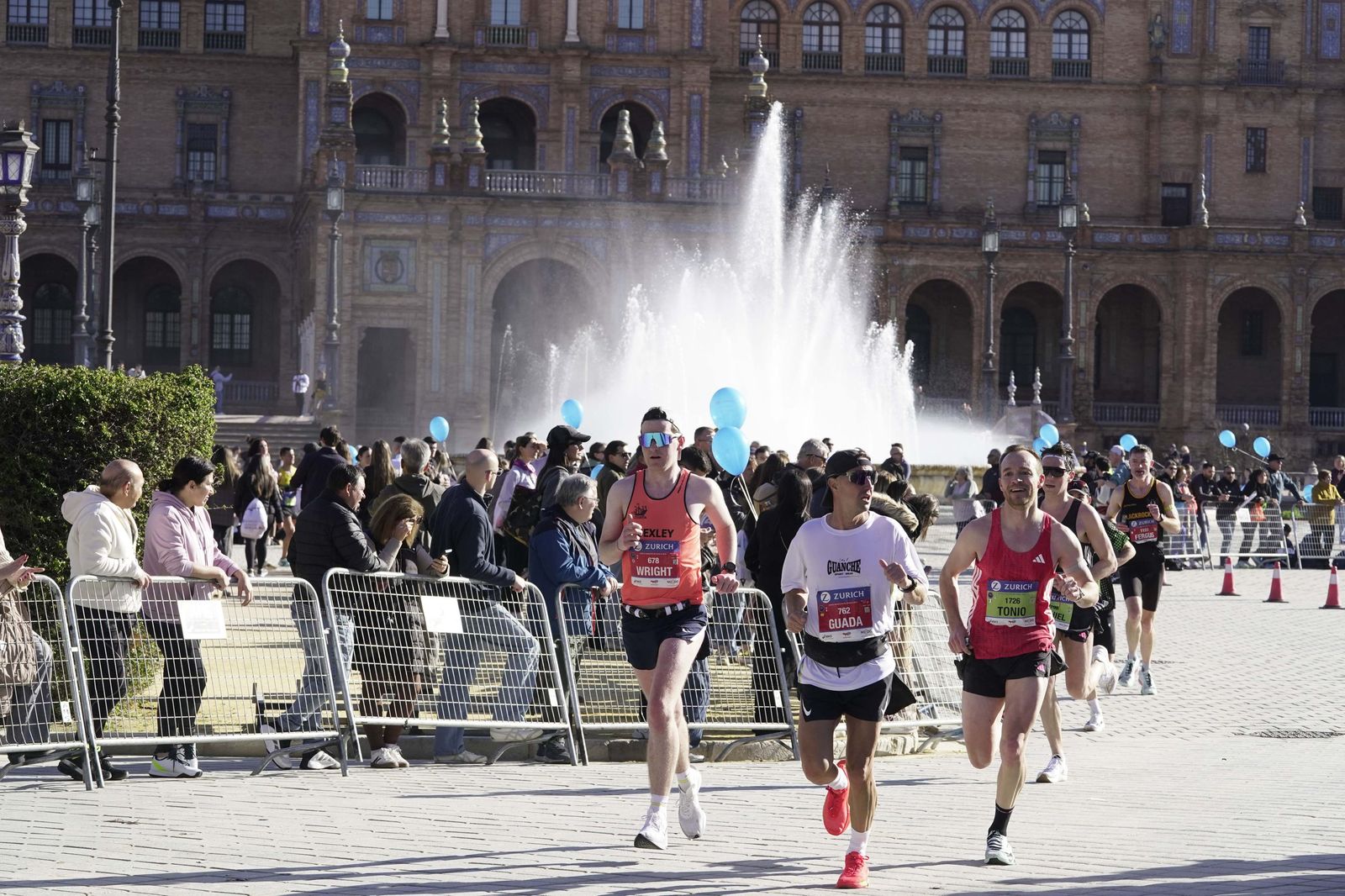 El Zúrich Maraton de Sevilla 2026 en la Plaza de España, galería 1