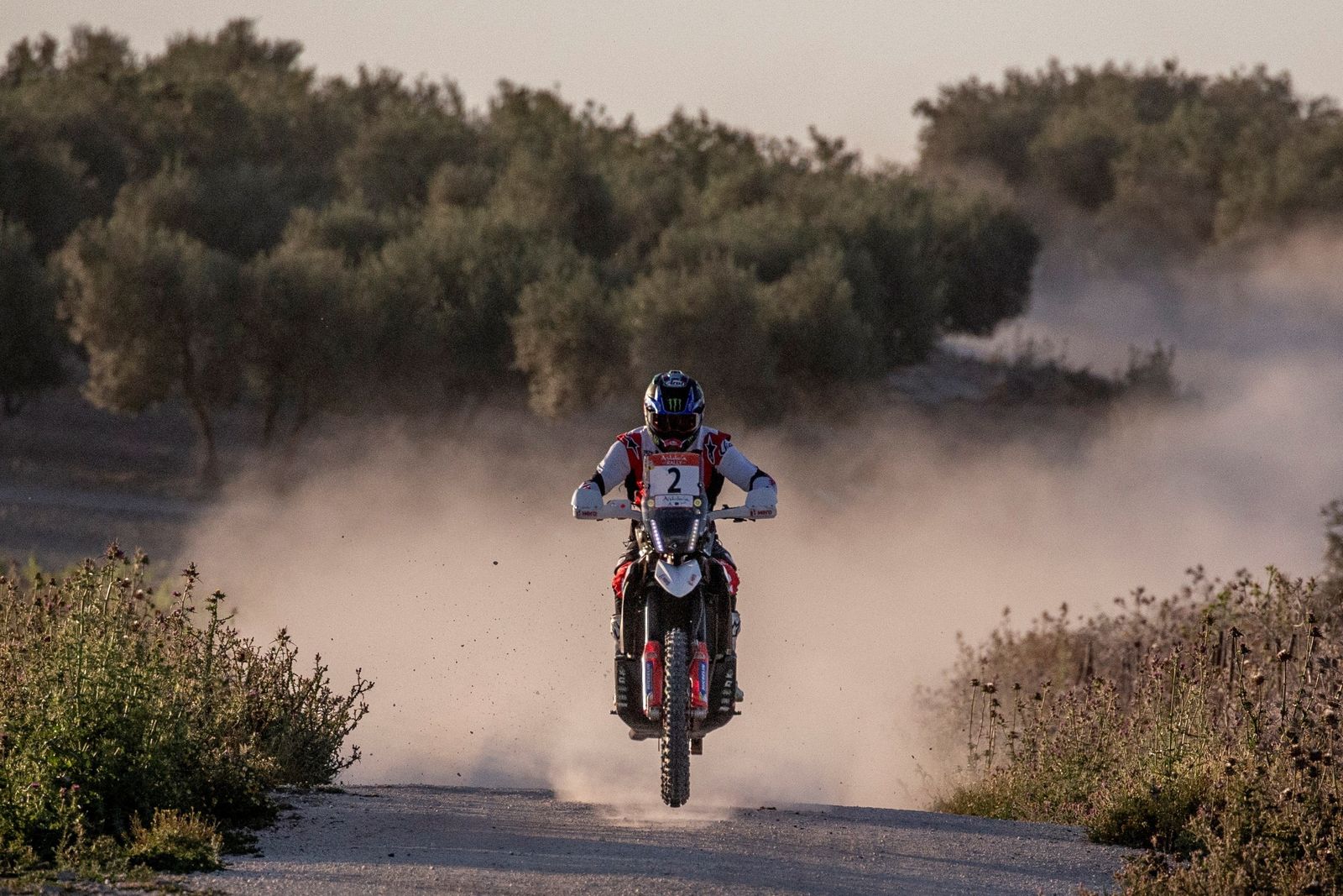 Los grandes del Dakar enseñan el paisaje rural de Andalucía