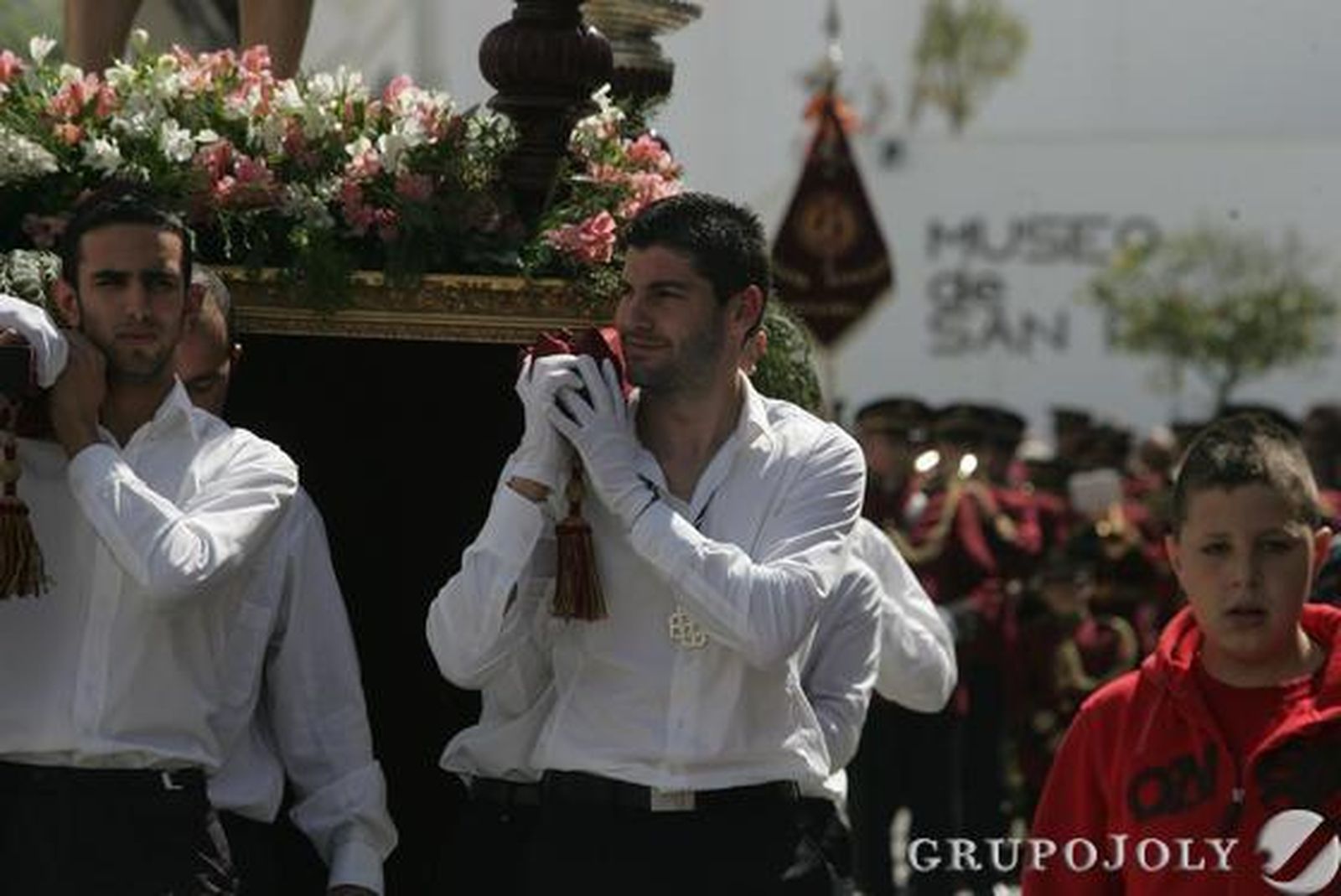 El Resucitado de San Roque sale por primera vez de la iglesia de Santa María la Coronada

Foto: J.M.Q./Erasmo Fenoy