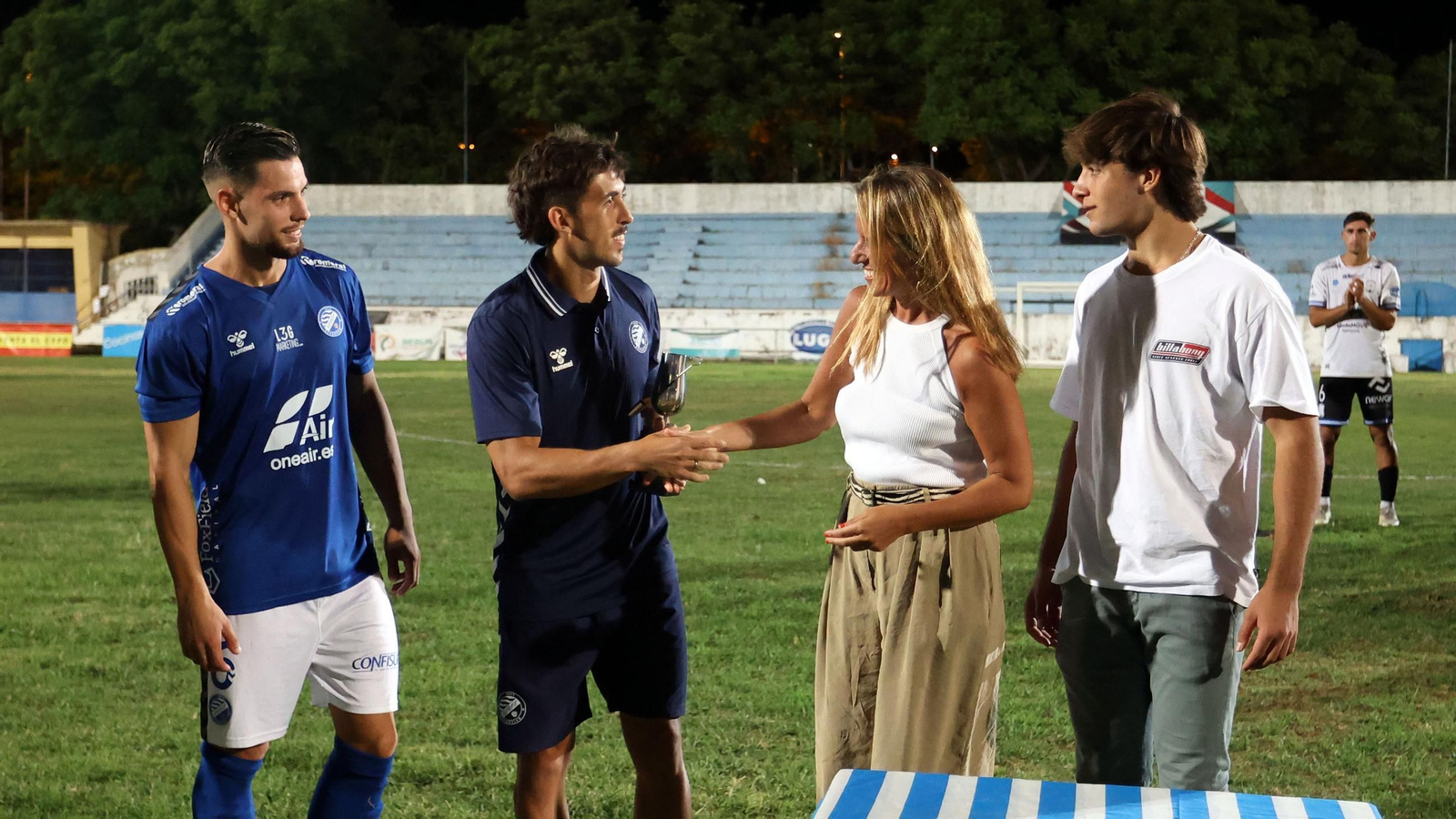 Imágenes del Trofeo de la Copa y la Venencia entre el Jerez Industrial y el Xerez DFC