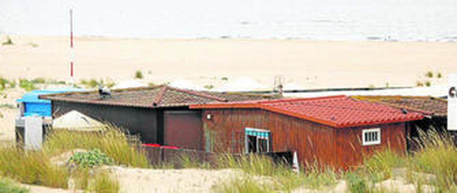 Un chiringuito situado en una de las playas del litoral onubense.